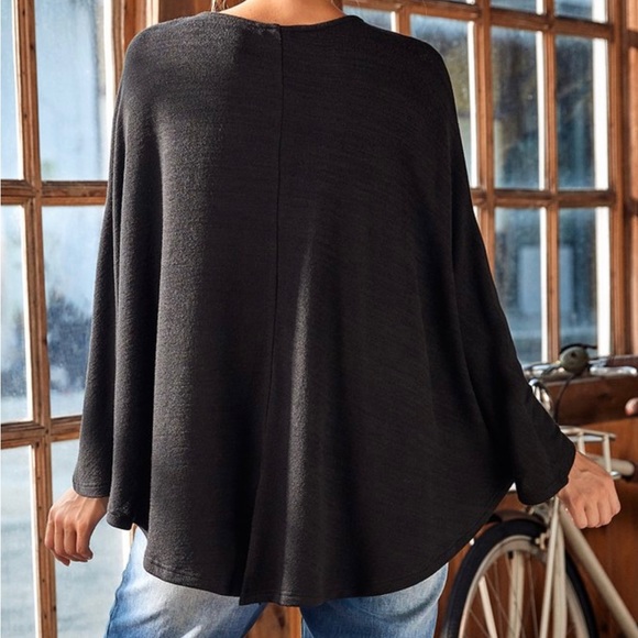 Black Twist-Front Notch Collar Top - Picture 10 of 10